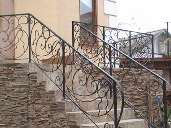 Лестницы и перила в Истринском районе