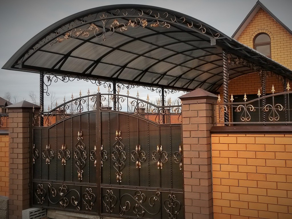 Козырьки и навесы в Истринском районе